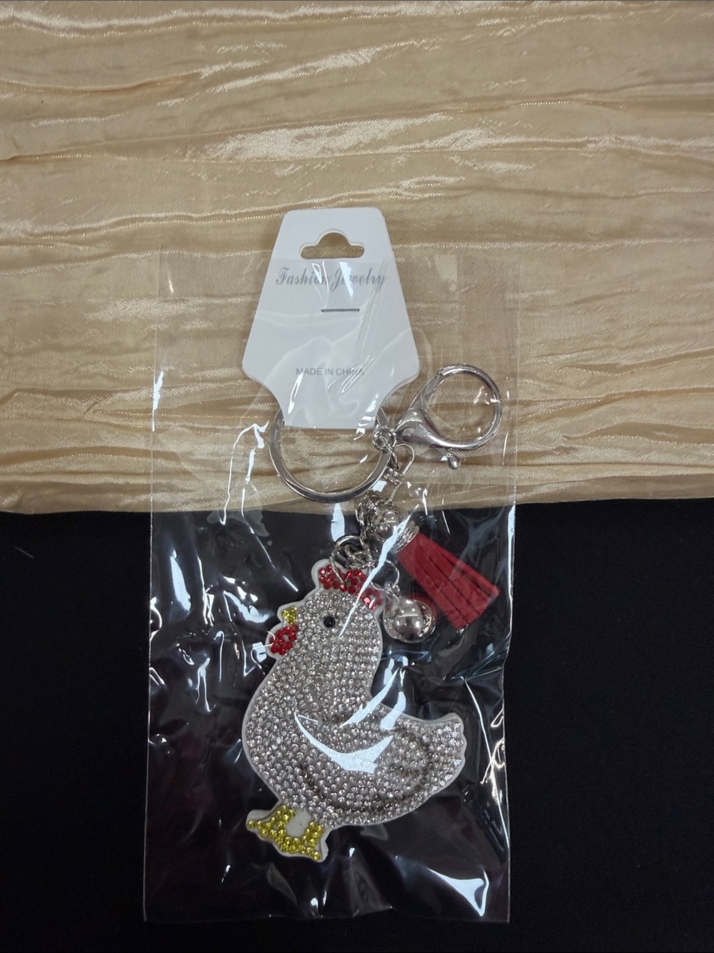 Fashion Jewelry Crystal Hen Keychain with Red Tassel